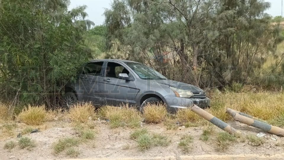 Ni documentos o algo que acreditara al dueño del auto fue encontrado, desconociéndose el paradero del accidentado