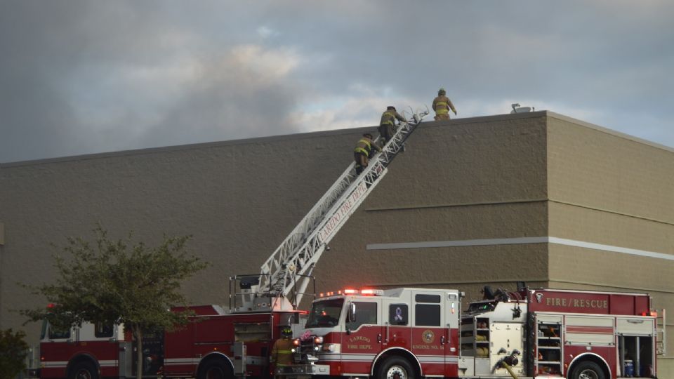 Los bomberos municipales tienen más de 20 apagadoras en sus 15 estaciones, incluida equipo muy especial en la base del Aeropuerto Internacional de la Ciudad de Laredo