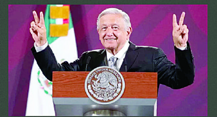 Anuncia AMLO alza salarial al magisterio del 10%