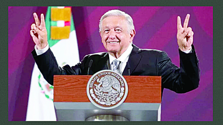 Anuncia AMLO alza salarial al magisterio del 10%