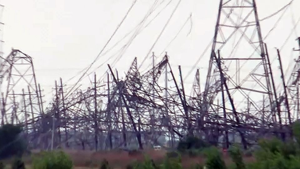 Las torres de luz quedaron completamente destruidas