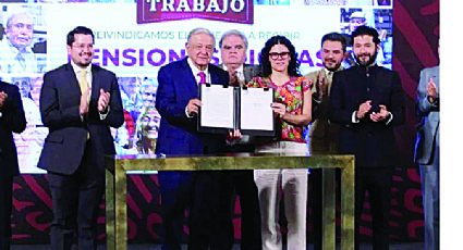 Firma AMLO decreto que crea el Fondo para las Pensiones