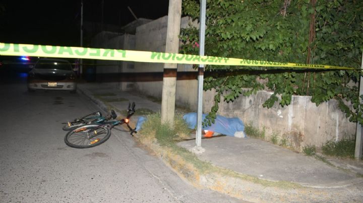 Ciclista cae muerto en la banqueta, a espalda de la zona de tolerancia en Nuevo Laredo