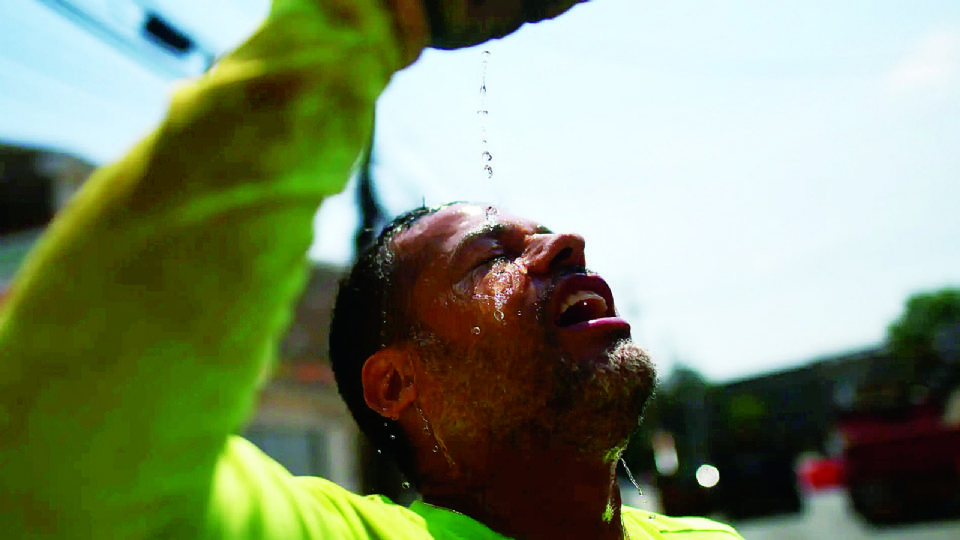 Aunque la temperatura máxima ha sido de 43 grados, el cuerpo humano sintió hasta 48 este fin de
semana.