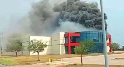 Caos y largas filas por incendio que consumió bodega en la milla 12 de Laredo