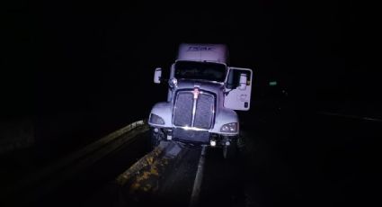 Nuevo Laredo: fuertes lluvias provocan aparatoso accidente en el Kilómetro 13