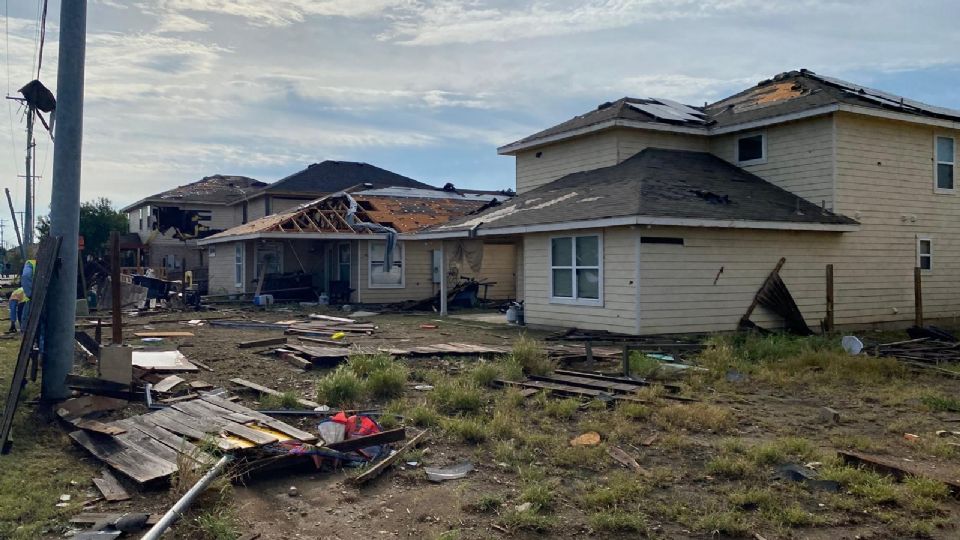 Con ráfagas de vientos de 95 a 100 km/h, el meteoro golpeó sin clemencia a los dos Laredos