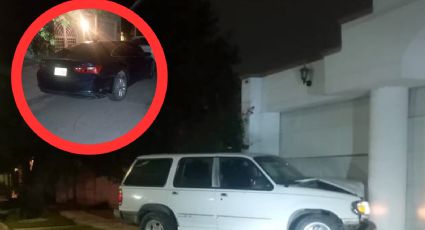 Choca contra auto estacionado, muro y cochera en la colonia Jardín; huye y abandona camioneta