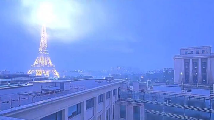 Impresionantes imágenes de un rayo impactando a la Torre Eiffel I VIDEO