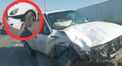 Trailero invade carril y destroza camioneta en la carretera a Piedras Negras