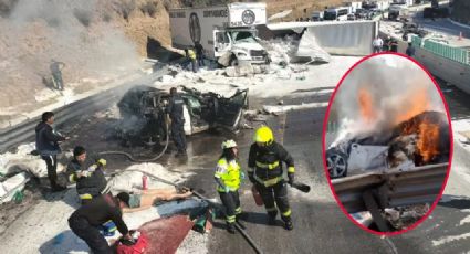 Tráiler con toneladas de azúcar choca contra automóviles y provoca incendio | VIDEO