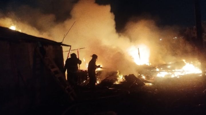 Nuevo Laredo: voraz incendio deja en la calle a su propietario; lo perdió todo
