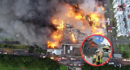 Fuerte incendio devora bodega en Tlaquepaque; el humo era visto a kilómetros de distancia