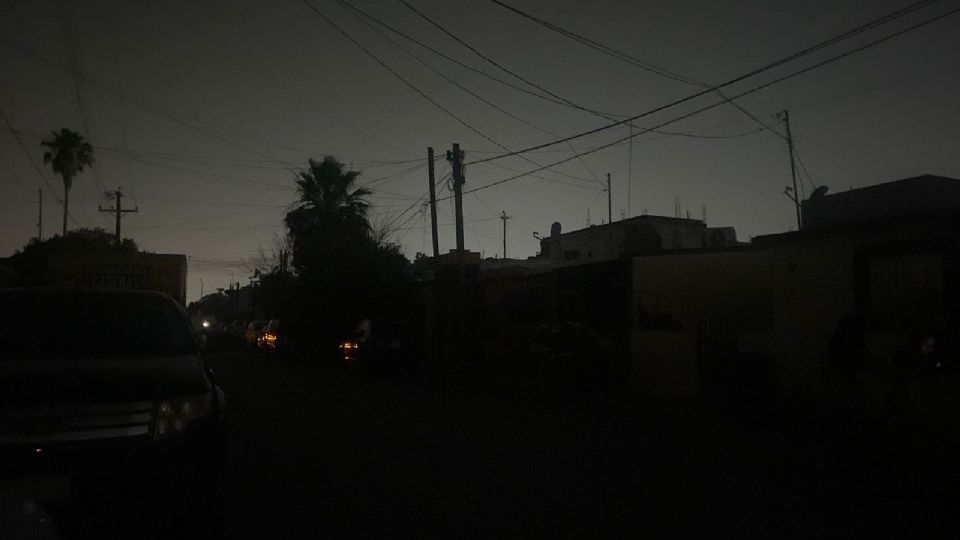 La colonia Infonavit se quedó sin luz esta noche.