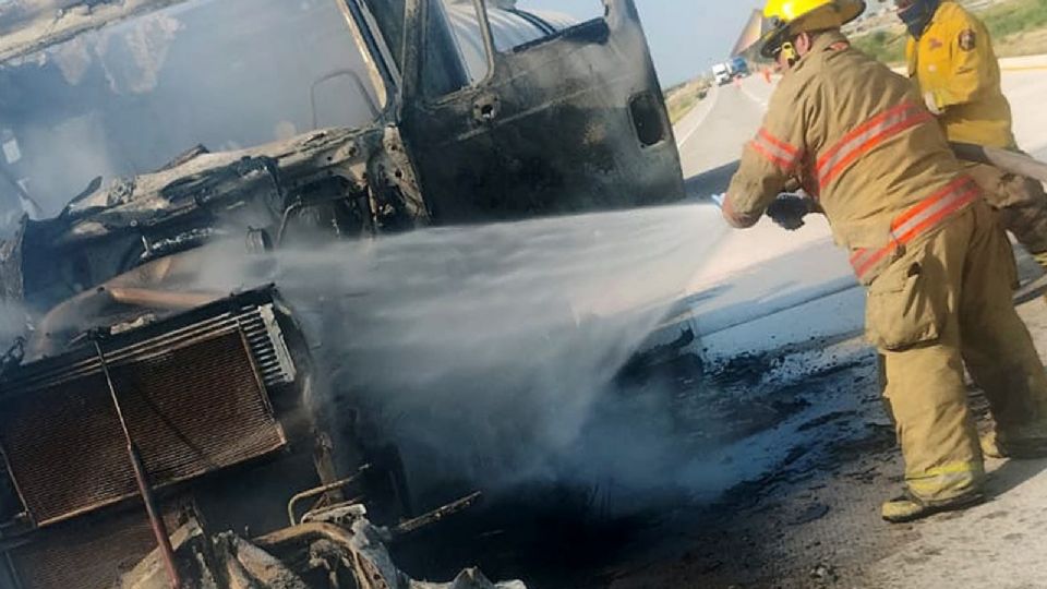 El tráiler fue consumido por las llamas casi en su totalidad