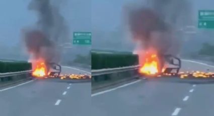 Hombre choca en la carretera; sale envuelto en llamas del auto y muere de pie | VIDEO