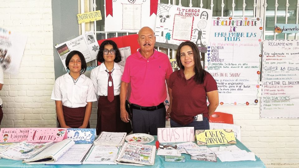 Francisco Javier Martínez Palacios, director de la 32, acompañó a sus docentes y alumnos, quienes expusieron unos 400 proyectos.