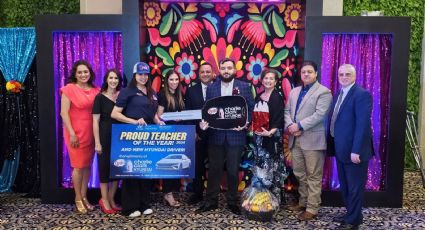 Premian a maestros por su dedicación en Laredo; les regalan auto nuevo