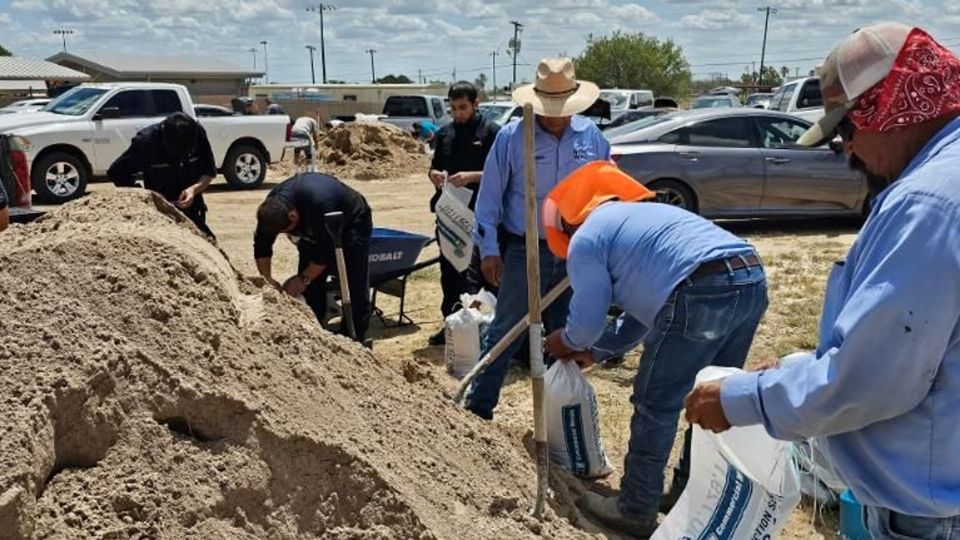 Las autoridades están regalando sacos de arena