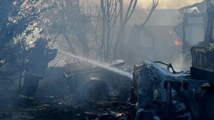 Contenedores, tractocamiones y plataformas, las pérdidas en el incendio en los patios de la Aduana