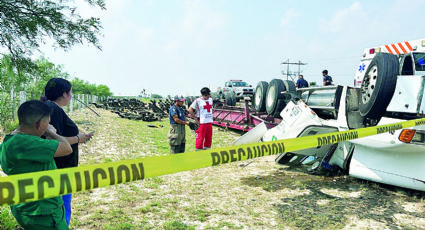 Identifican a trailero que murió en volcadura en Carretera Monterrey-Nuevo Laredo