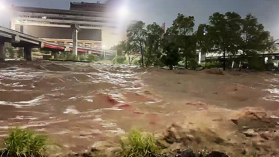 Las aguas del río salieron de su cauce