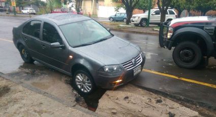 ¿Quién paga los daños de un automóvil al caer en un bache?