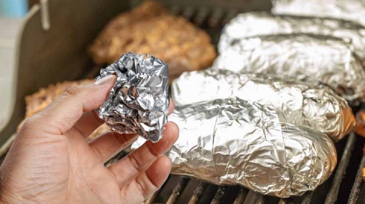 Papel de aluminio: ¿Cuál lado mantiene los alimentos calientes?