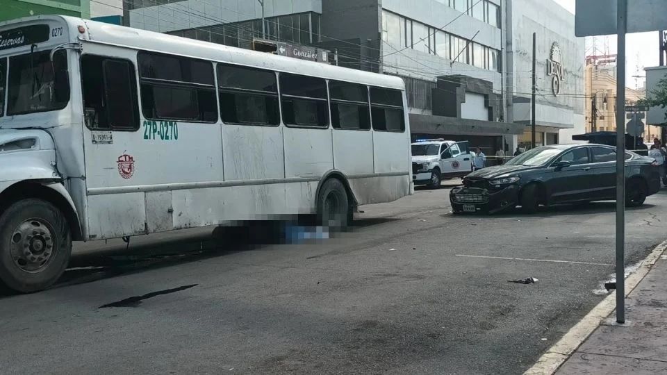 La victima de los hechos cruzaba la calle González de norte a sur.