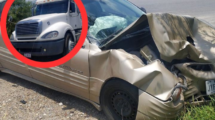 Tráiler se impacta con carro y lo destroza en la Carretera Nacional; conductor quedó lesionado