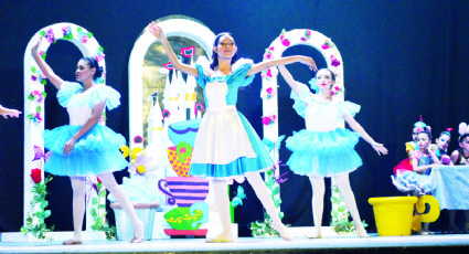 Maravillan con su danza en el Teatro Adolfo López Mateos