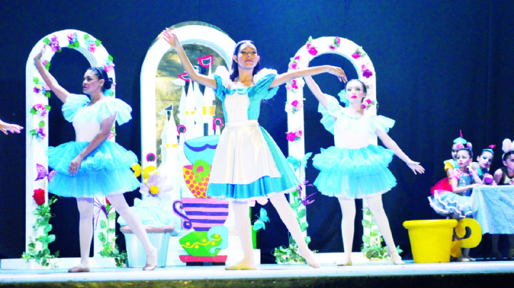 Maravillan con su danza en el Teatro Adolfo López Mateos