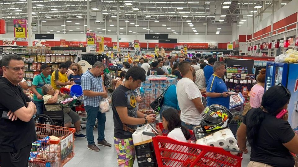 Compras de pánico por 'Beryl'.