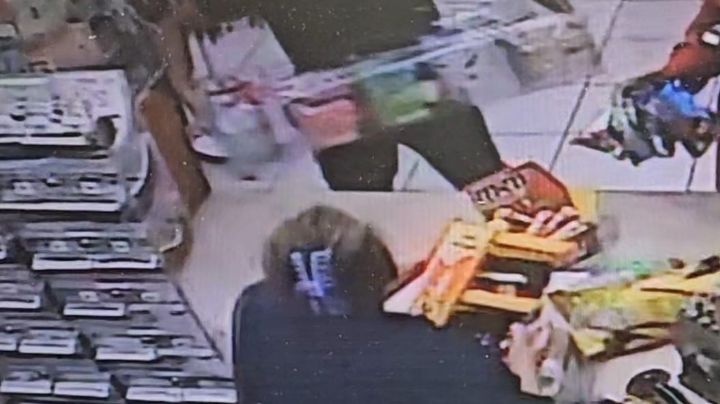 Ofrecen recompensa por estos rateros; arrasaron con artículos de una gasolinera