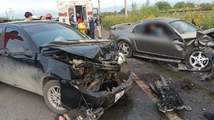 Sangriento choque en Carretera Anáhuac; una mujer grave y 3 autos dañados
