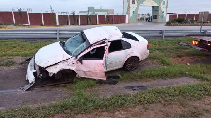 Conductor 'mágico': vuelca frente a cuartel militar en Bulevard Colosio y desaparece