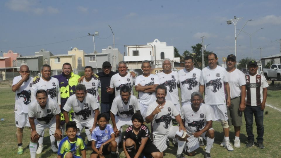 Imparables Lobos Negros en la Colosso