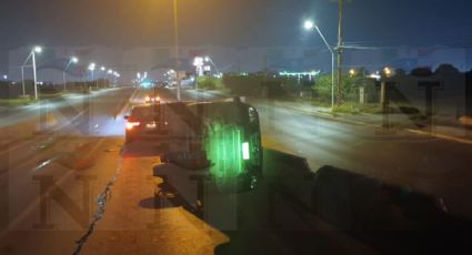 Vuelca camioneta estaquitas en el Puente Canseco; conductor estaba ebrio