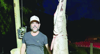 Pescador buscaba un bagre en el río Bravo; ¡captura un catán gigante!