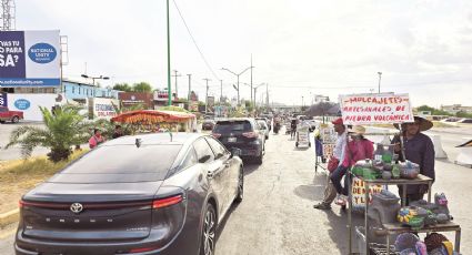 Largas filas en el Puente Internacional II; se extienden hasta la Madero