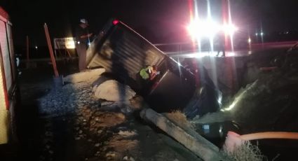 Mujer salva la vida ¡de milagro!; camioneta termina en una zanja en Los Fresnos