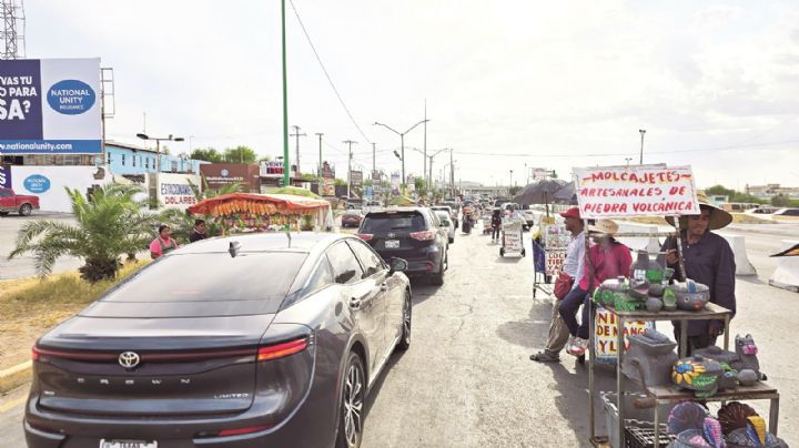 Largas filas en el Puente Internacional II; se extienden hasta la Madero