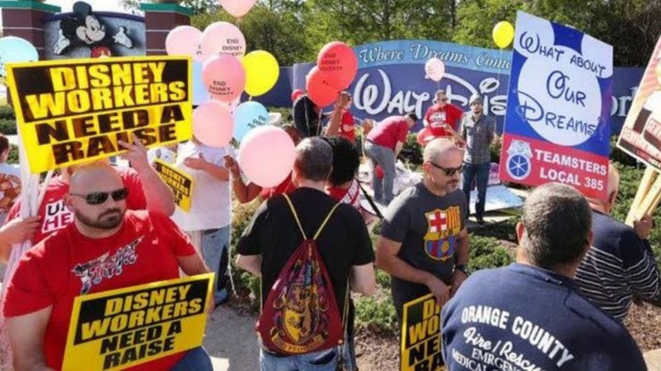 Las huelgas se han ampliado a otros complejos, cómo Disneyland en París, Francia