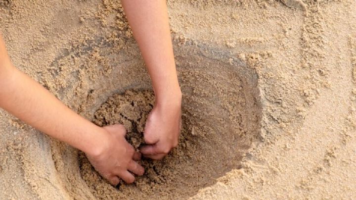 ¡Cuidado en vacaciones! Cavar hoyos en la playa es un peligro mortal