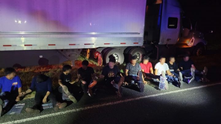 Rescatan 17 indocumentados en Encinal, Texas; venían encerrados en la caja de un tráiler