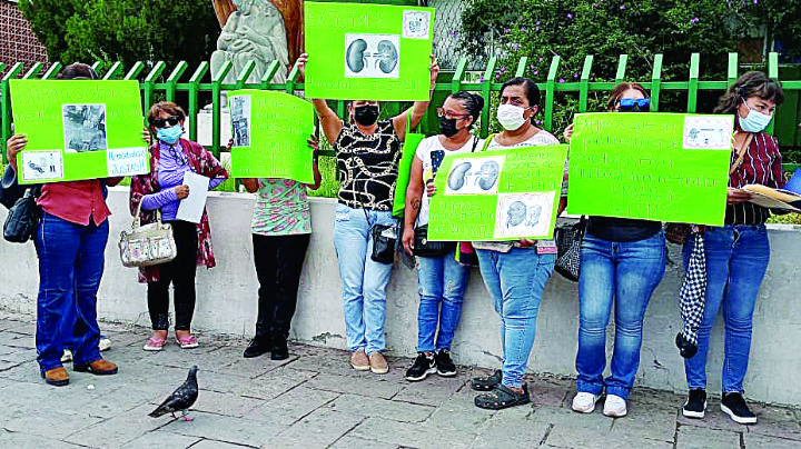 Protestan pacientes renales en Clínica San José, en Nuevo Laredo