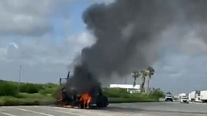 Se le llena cabina de humo a trailero, se baja y se salva de morir quemado en el Kilómetro 26