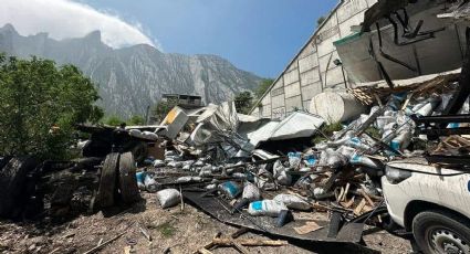 Hay dos fallecidos por el tráiler que se sale de puente en la autopista Monterrey-Saltillo