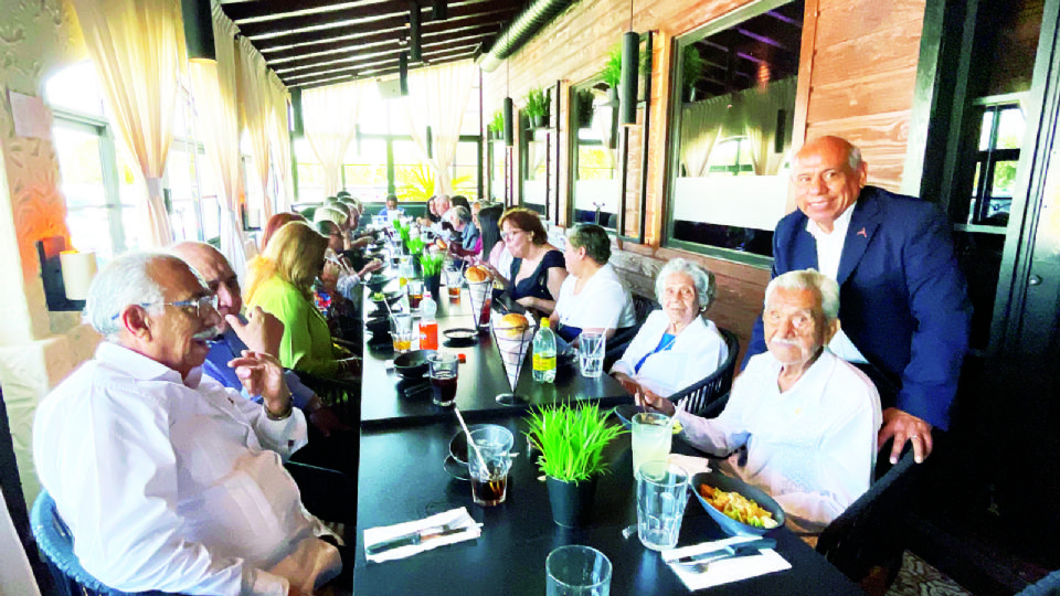 Numerosos docentes asistieron al homenaje.
