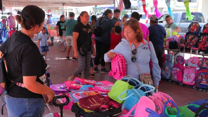 Acuden más de 3 mil personas al Bazar UNE 'Regreso a clases'